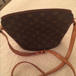 Louis Vuitton AUTHENTIC 🎄SALE🎄Last week to ship!