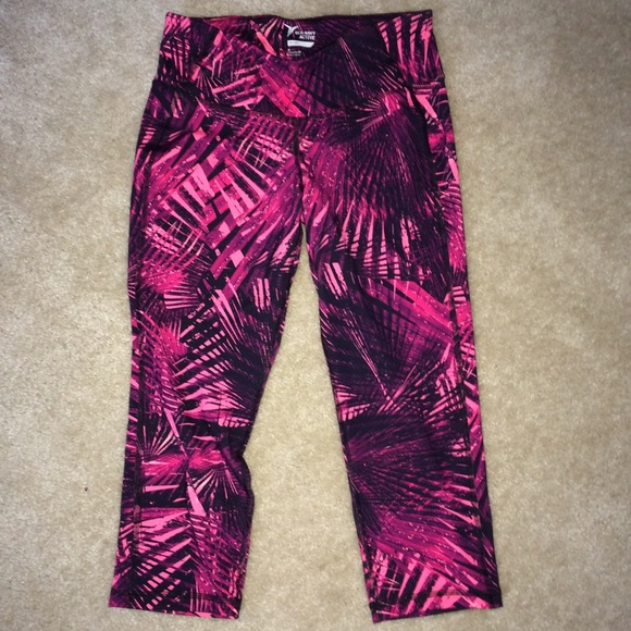 Old Navy Pants - Old Navy active capri running pants