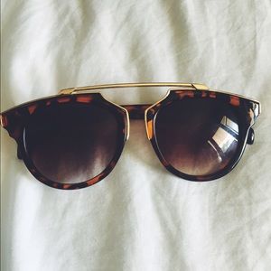 Tortoise shell sunnies