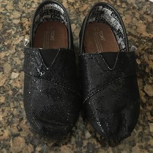 Toddler girls sparkle black TOMS