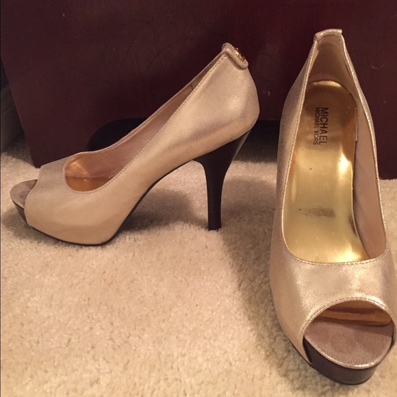Michael Kors Gold heels