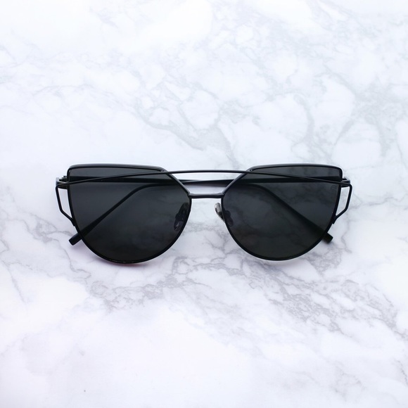 Black Metal Frame Oversized Cat Eye Sunnies - Picture 2 of 5