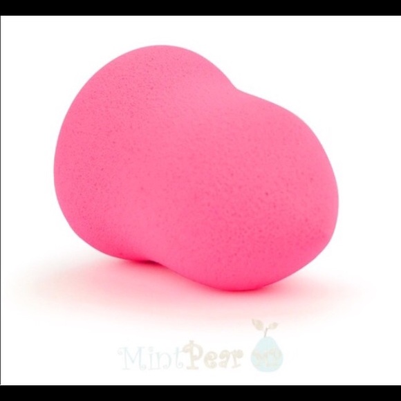 Mint Pear Beauty Blending Sponge - Picture 2 of 2
