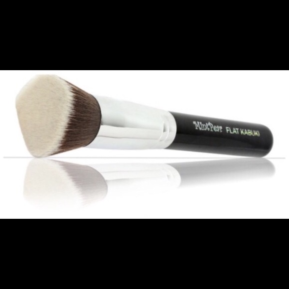 Mint Pear Makeup Brush - Picture 2 of 2