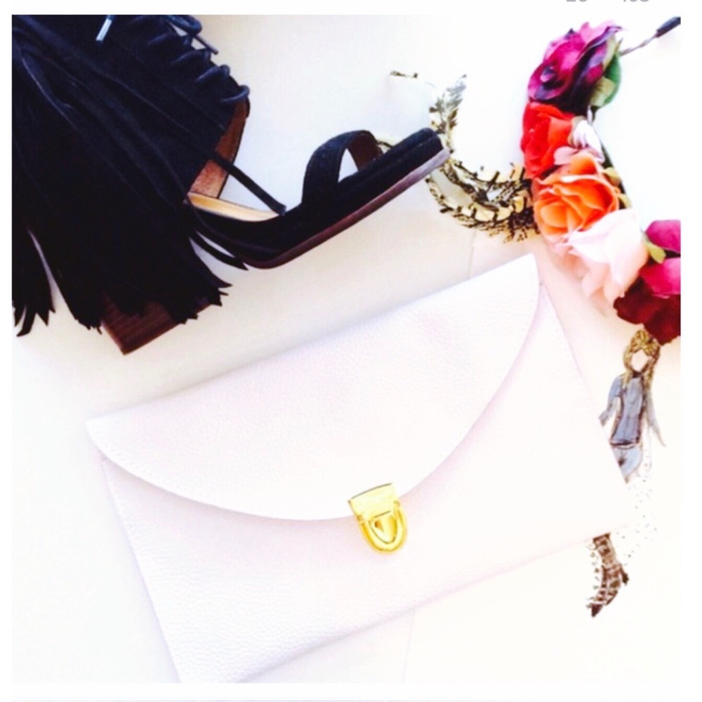 Sold🎉HP 11/12/16 & HP 9/19/16🎉🎉White Clutch - Picture 1 of 3