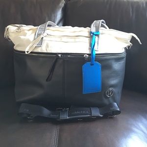 Lululemon gym bag (Take me with you )
