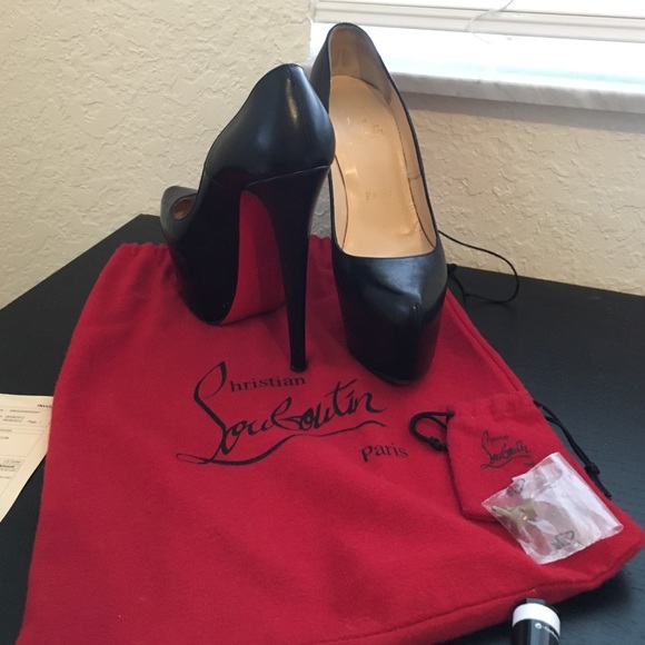 Authentic Christian Louboutin Daffodile - Picture 1 of 3