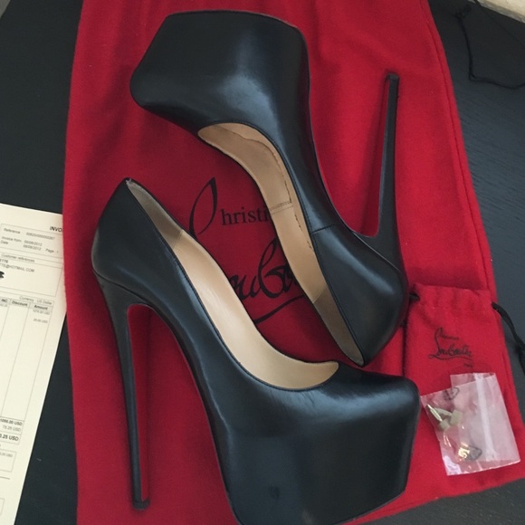 Authentic Christian Louboutin Daffodile - Picture 3 of 3