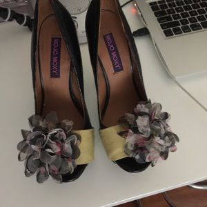 Size 8 black and nude platform pumps.