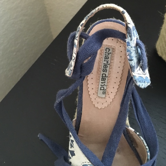 Gorgeous Charles David wedges - Picture 2 of 4