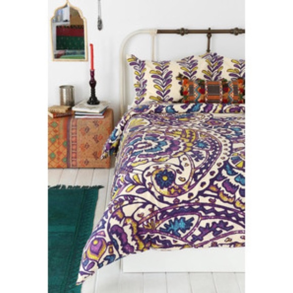 Magical Thinking Paisley Bed (size full)