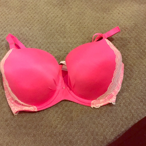 3 LIKE NEW Victoria's Secret bras!!