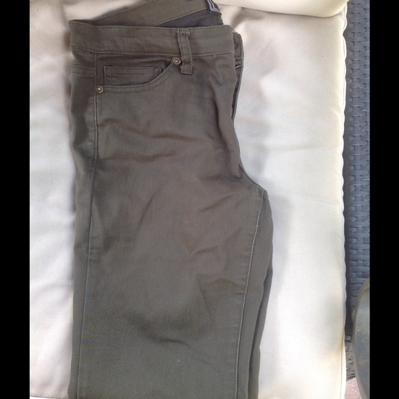 Rue 21 dark green (moss) skinnies size 30
