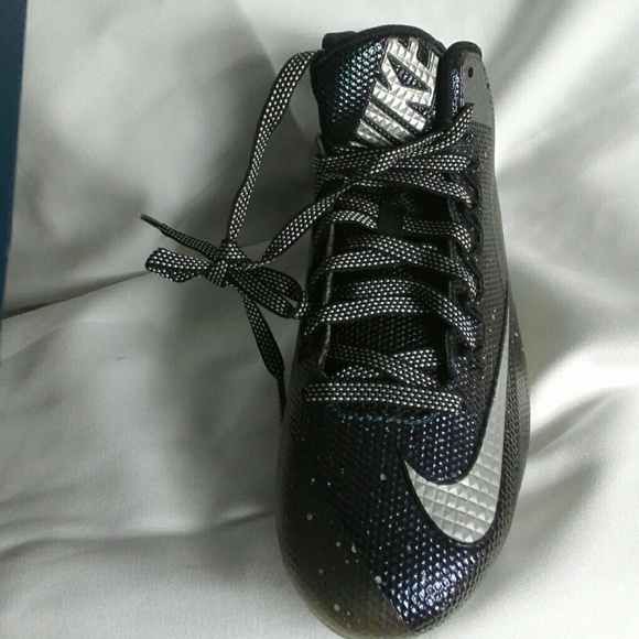 Athletic_Shoes