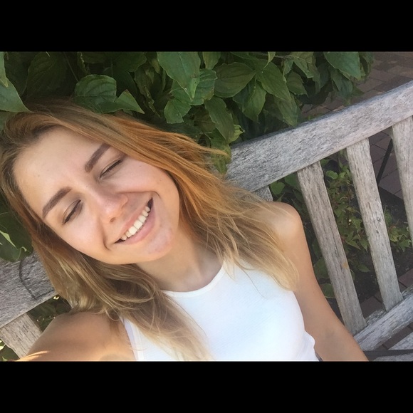 Meet your Posher, Angelika