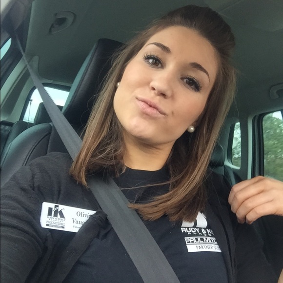 Meet your Posher, Olivia