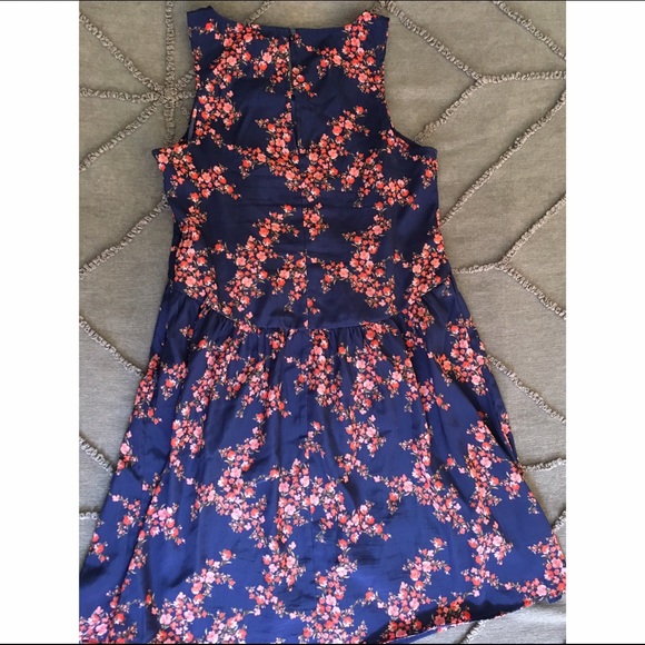*SOLD* Old Navy Floral Swing Dress - Picture 4 of 4