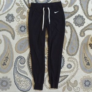 Nike skinny joggers