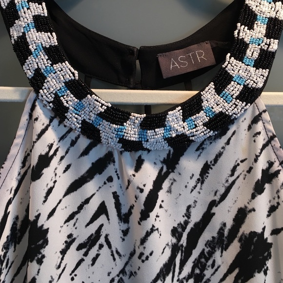 Beaded neck top - Picture 2 of 3