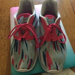 Girl's size 4 Nike Roshe pink and blue sneaker