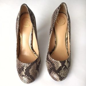 Jessica Simpson Shoes - Jessica Simpson snakeskin print round toe heels Jessica Simpson Shoes - Jessica Simpson snakeskin print round toe heels