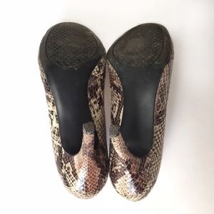 Jessica Simpson Shoes - Jessica Simpson snakeskin print round toe heels Jessica Simpson Shoes - Jessica Simpson snakeskin print round toe heels