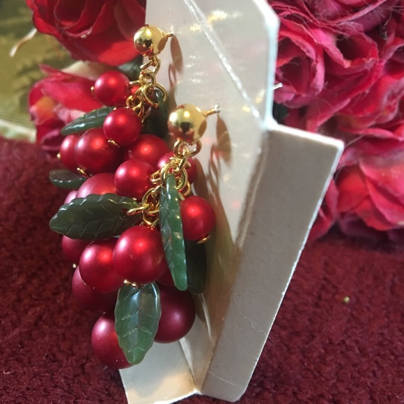 Red grape earrings - Picture 3 of 6