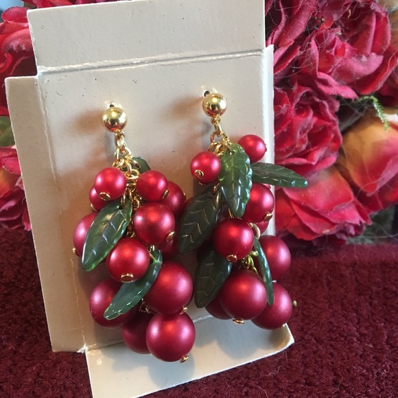Red grape earrings - Picture 4 of 6