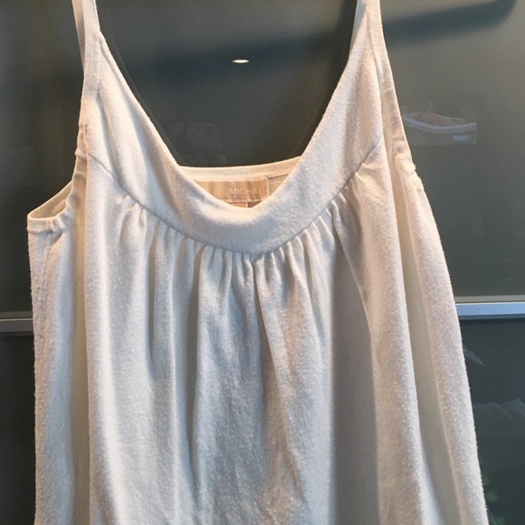 V-neck tank top