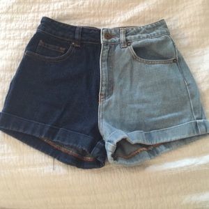 Worn once. Bullhead two toned mom denim shorts!