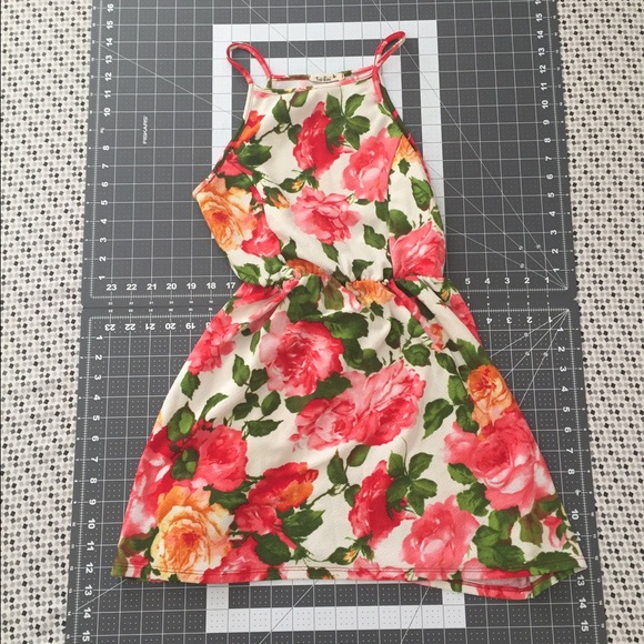 Never Worn Très Bien Floral Mini Dress in Size Med