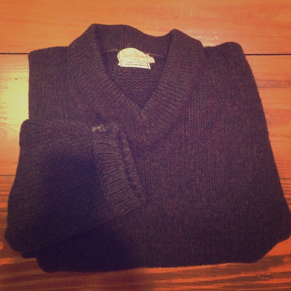 V neck wool sweater