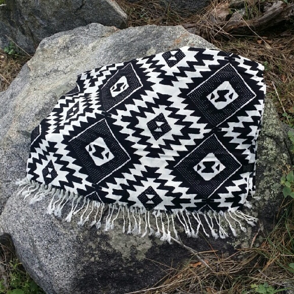 ‼️CRAZY LOW CLEARANCE‼️Aztec Fringe Scarf Shawl - Picture 2 of 3