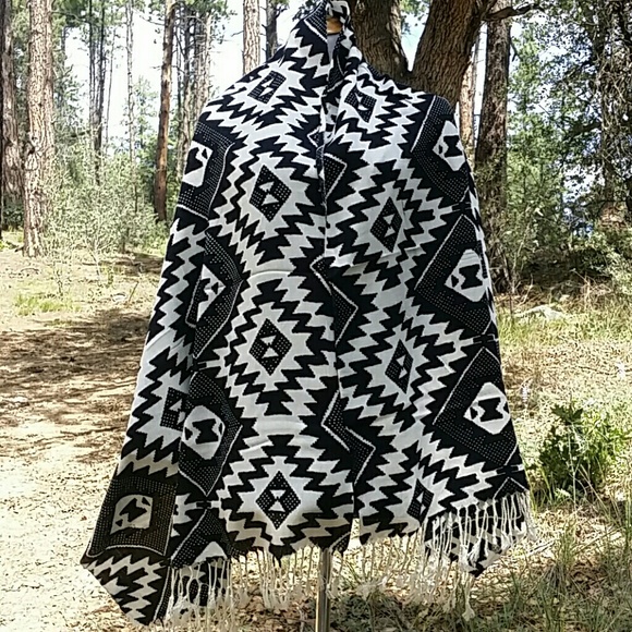 ‼️CRAZY LOW CLEARANCE‼️Aztec Fringe Scarf Shawl - Picture 3 of 3