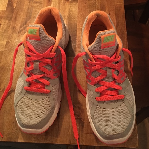 Nike women's tennis shoes