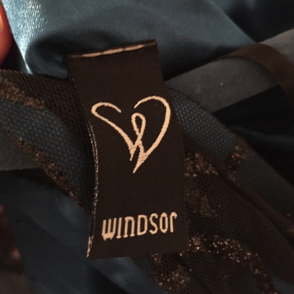 Halter Windsor Dress - Picture 3 of 3