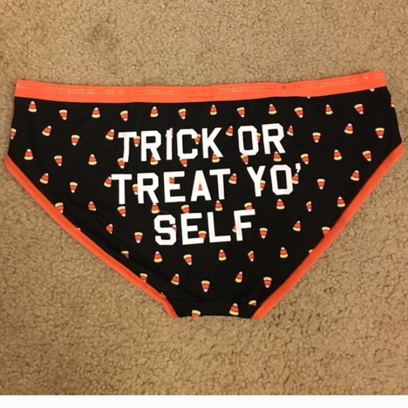 NWT VS PINK Halloween panty bundle - Picture 4 of 4