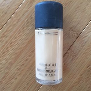 MAC studio fix fluid foundation NC20.