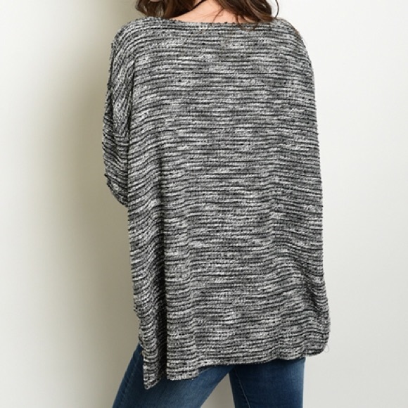 ✳️MOVING SALE✳️Black Oversized Long Sleeve Sweater - Picture 2 of 4