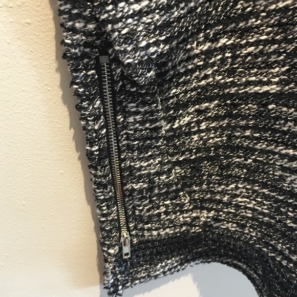 ✳️MOVING SALE✳️Black Oversized Long Sleeve Sweater - Picture 3 of 4