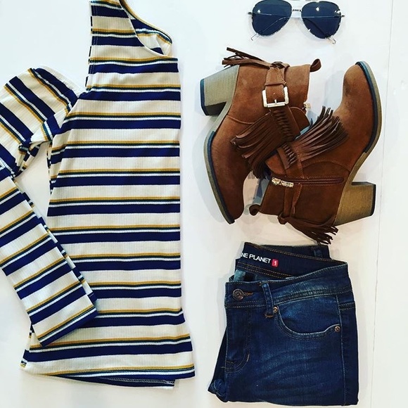 Camel Brown Booties - Picture 2 of 4