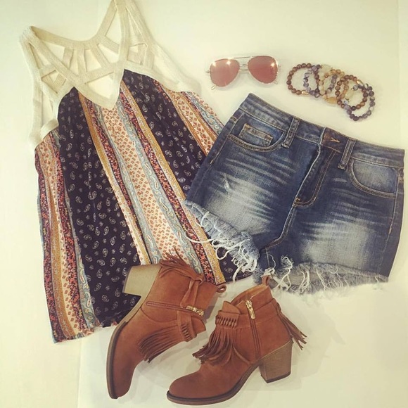 Camel Brown Booties - Picture 4 of 4