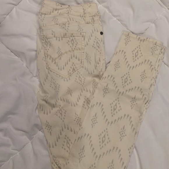 Bullhead patterned jeans