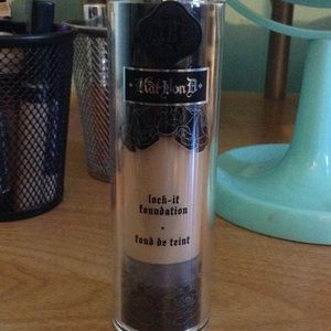 Kat Von d lock-it foundation