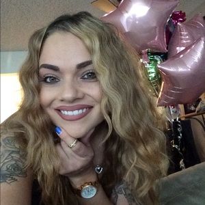 Meet your Posher, Desiree