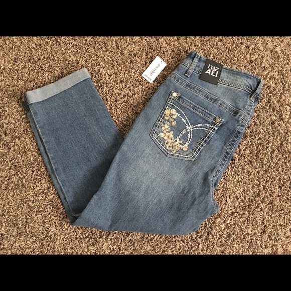 NEW Roz & Ali denim capris size 8