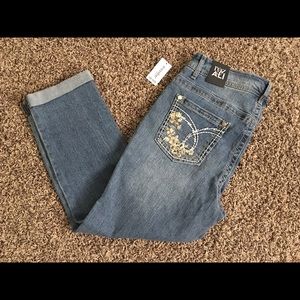 NEW Roz & Ali denim capris size 8