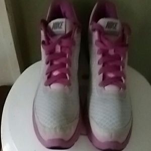 WOMEN'S NIKE AIR RELENTLESS 8.5