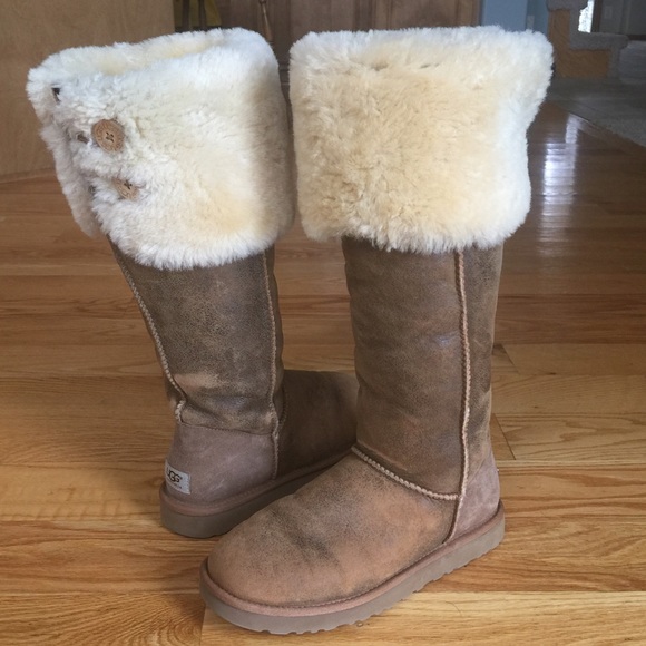 UGG Bailey - Brown Boots - Size 8
