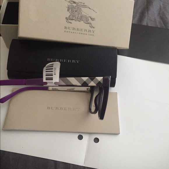 BURBERRY - Picture 3 of 3